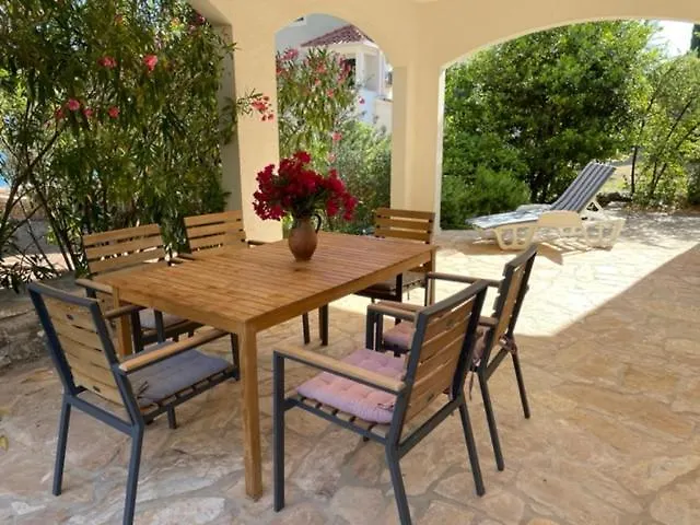 Antonia Apartman Bol